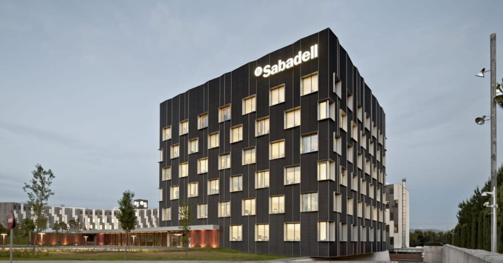 Edificio corporativo de Banco Sabadell en Barcelona