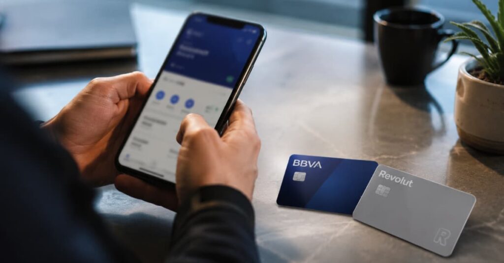 BBVA y Revolut compiten por el cliente digital en España