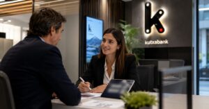 Oficina de Kutxabank con información sobre depósitos y ahorro