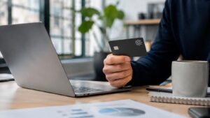 Qonto y otras cuentas compiten por la liquidez de empresas y autónomos