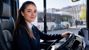 Andrea García trabaja en rutas regionales con uno de los perfiles más jóvenes del sector.