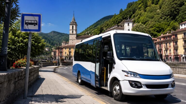Cangas del Narcea activa el bus lanzadera de verano: qué cambia para aparcar