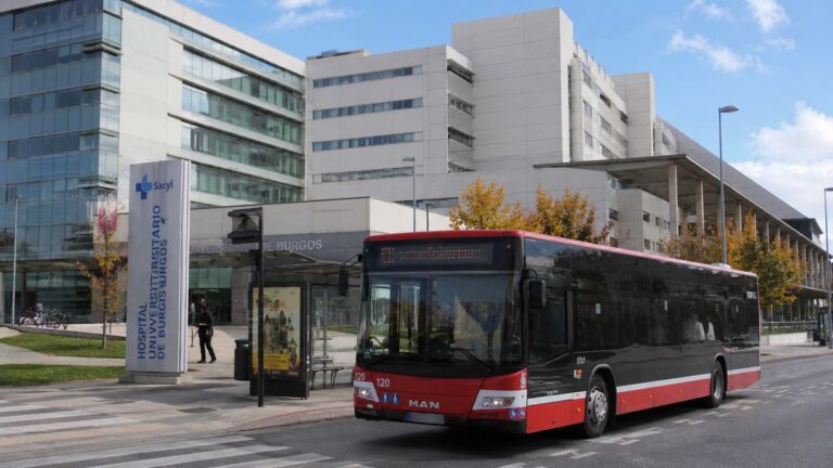 Autobús urbano en el entorno del Hospital Universitario de Burgos