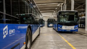 Autobuses de la EMT de Palma en una cochera municipal