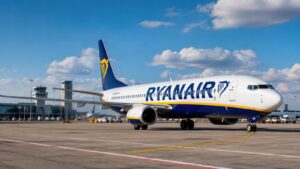 Avión de Ryanair en pista durante una jornada de vuelos europeos