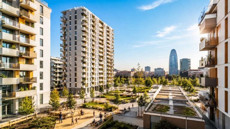 Barcelona ha empezado a completar la entrega de Illa Glòries