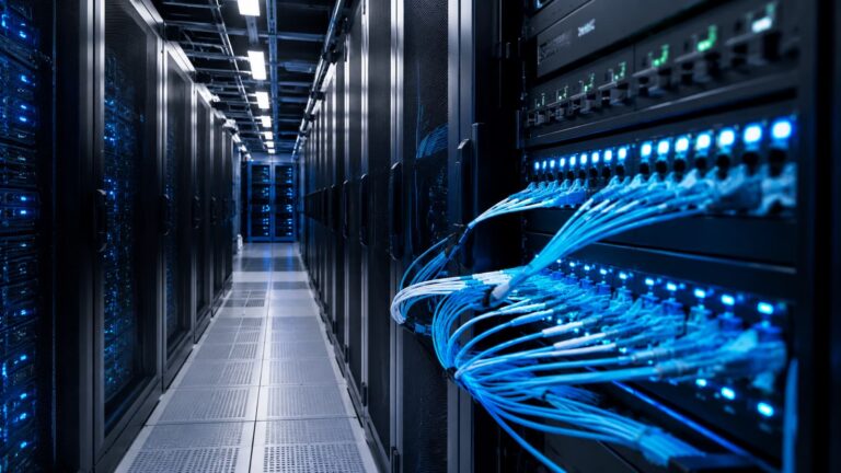Centro de datos con infraestructura óptica para inteligencia artificial