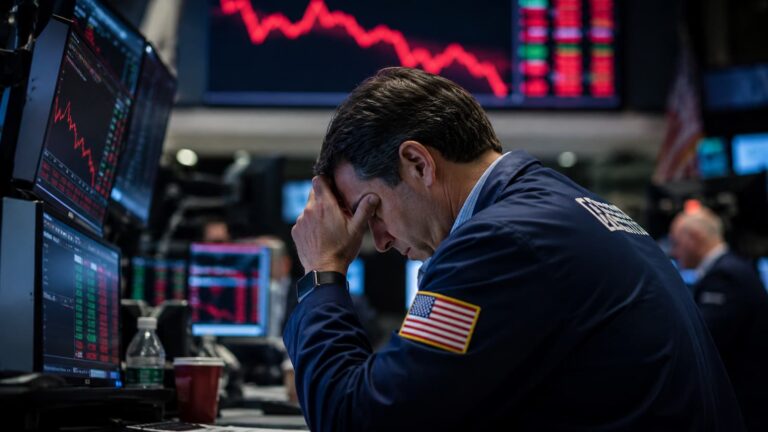 Elevance Health cae en bolsa pese a elevar su previsión anual.