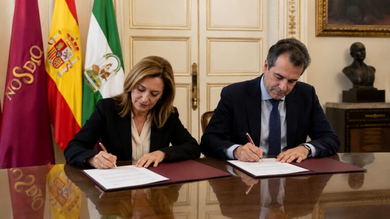 Sevilla regula el teletrabajo municipal: qué cambia para empleados, vecinos y trámites