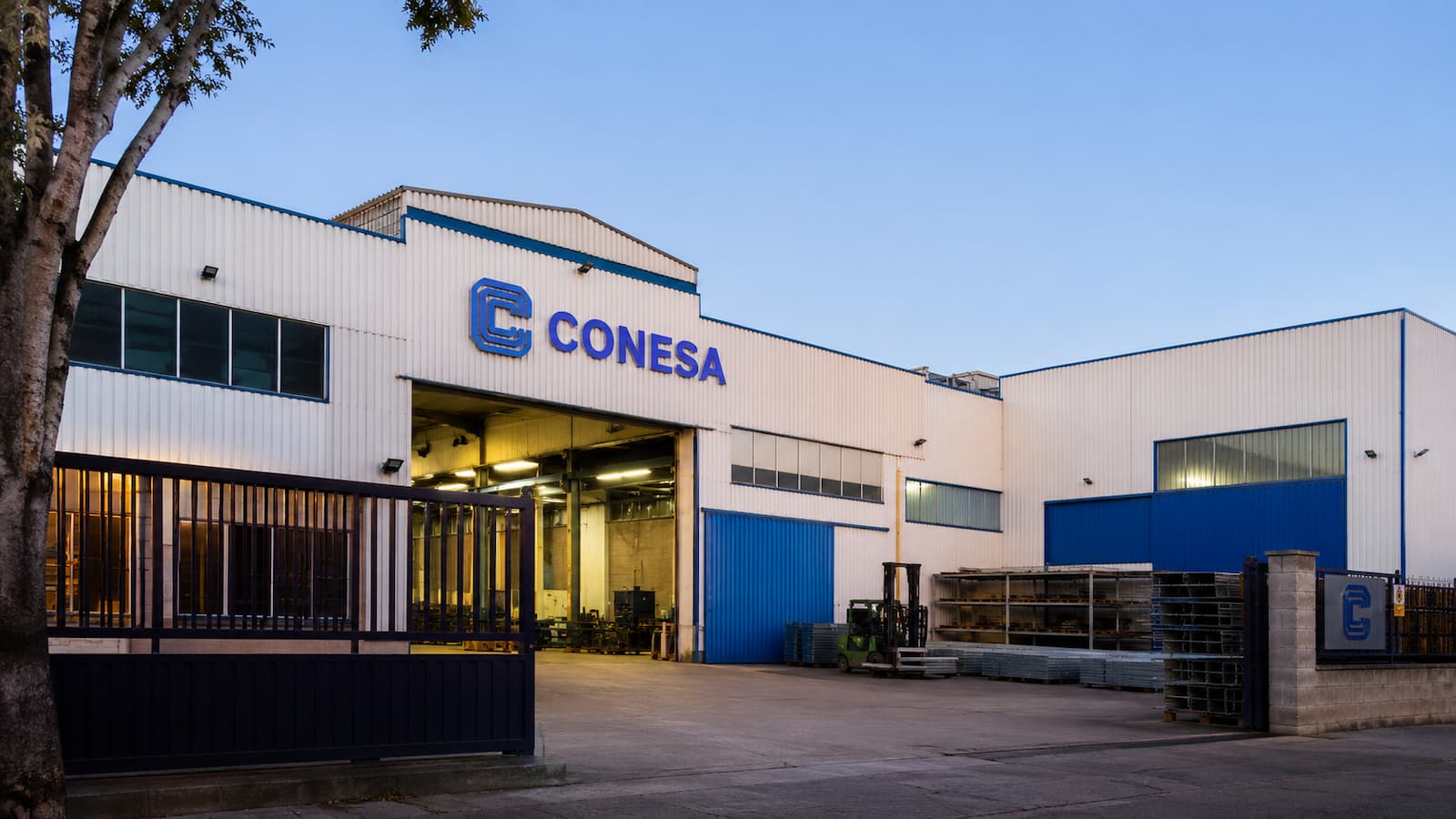 Instalaciones industriales de Conesa en Figueres una saga familiar ligada al metal el mobiliario industrial y la actividad productiva del Alt Empordà