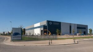 Instalaciones industriales en el polígono Empresarium de La Cartuja Baja en Zaragoza donde Diamond Foundry prepara su nueva planta de obleas de diamante sintético.