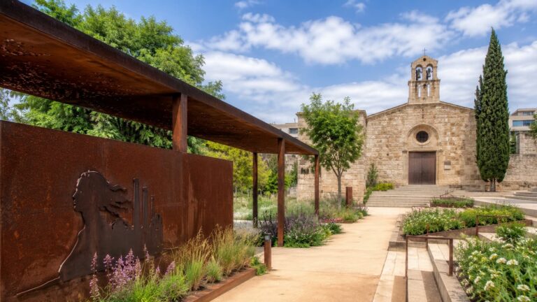 Jardins de les Dones de la Motor Ibèrica junto a la Capella dels Segadors