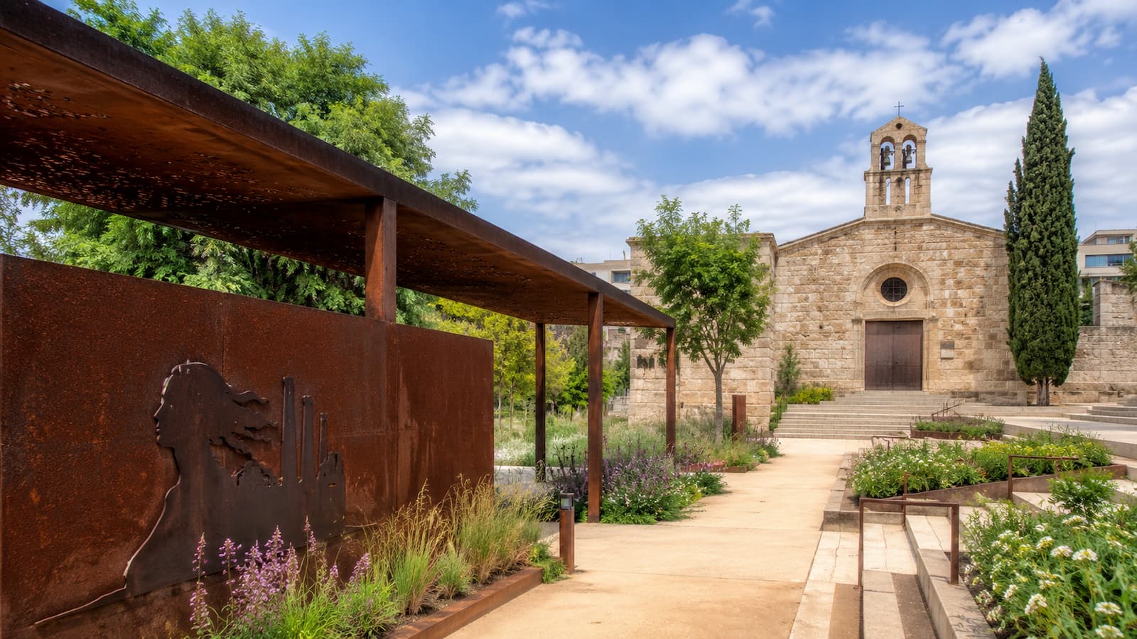 Jardins de les Dones de la Motor Ibèrica junto a la Capella dels Segadors