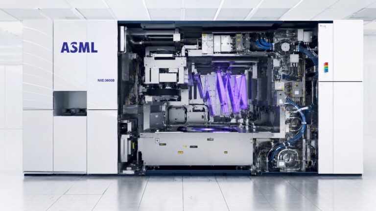 Máquina de litografía de ASML para fabricar chips avanzados.