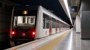 Metrovalencia modifica el último servicio nocturno de la Línea 3 hacia Aeroport.