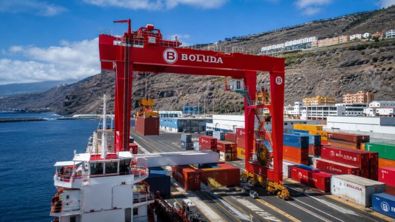 Boluda estrena grúa de pórtico en La Palma: qué puede cambiar para la isla