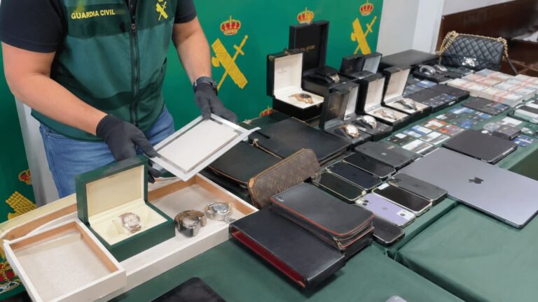 Objetos intervenidos por la Guardia Civil en la operación Trettifire