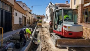 Obras en la calle Las Cruces de Ogíjares acceso a Loma Linda