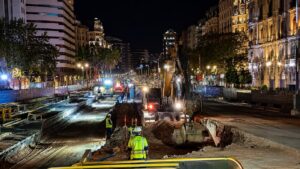 Obras nocturnas en la Gran Vía Marqués del Túria de València