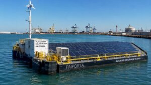 Plataforma solar marina Paiporta en el Puerto de Valencia