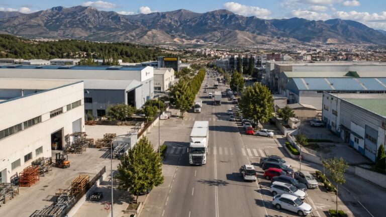 Polígono industrial en Alcoy con actividad empresarial y empleo local