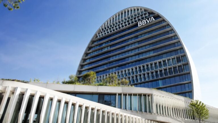 Sede de BBVA en Madrid en plena nueva fase judicial del caso Cenyt.