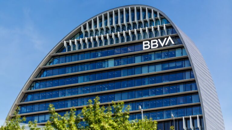 Sede de BBVA en Madrid entidad que irá a juicio oral por el caso Villarejo.