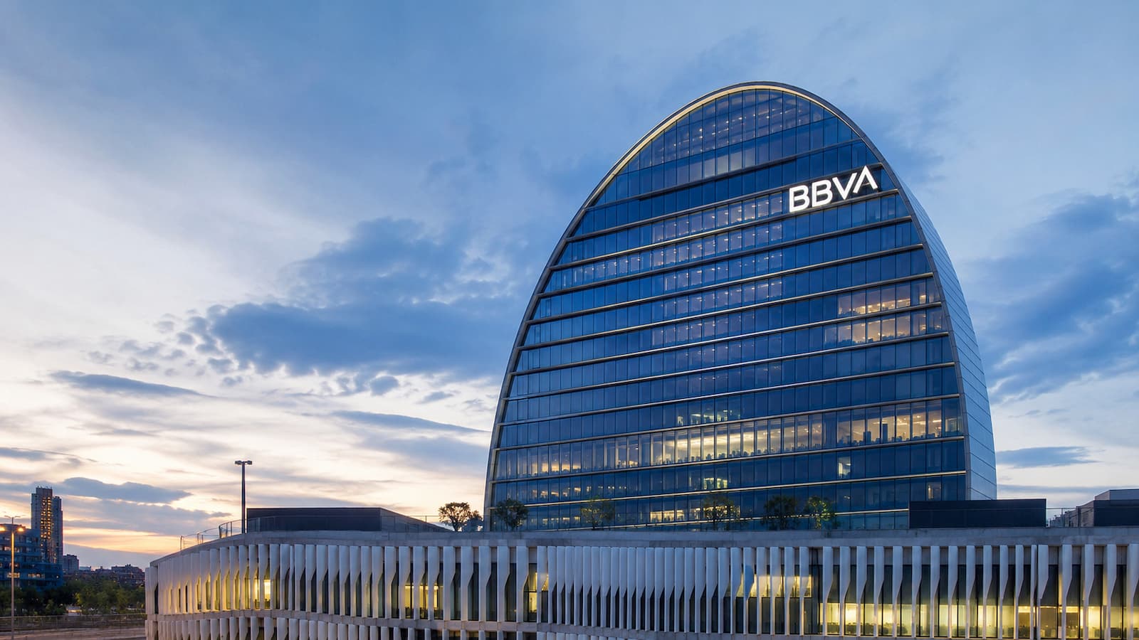 Sede de BBVA entidad que amortizará una emisión de bonos subordinados.
