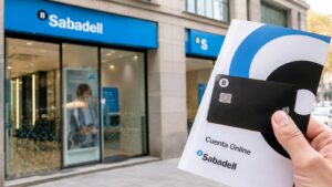 Sucursal de Banco Sabadell y detalle de la Cuenta Online promocionada