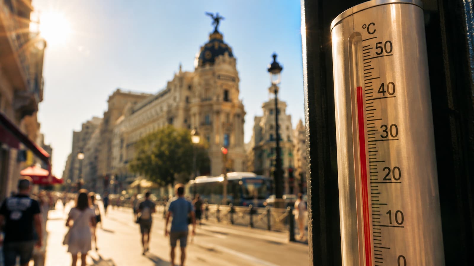 Termómetro urbano en Madrid durante un episodio de calor extremo
