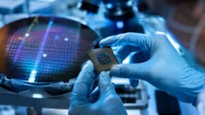 Un ETF de semiconductores exige mirar concentración divisa y horizonte temporal.