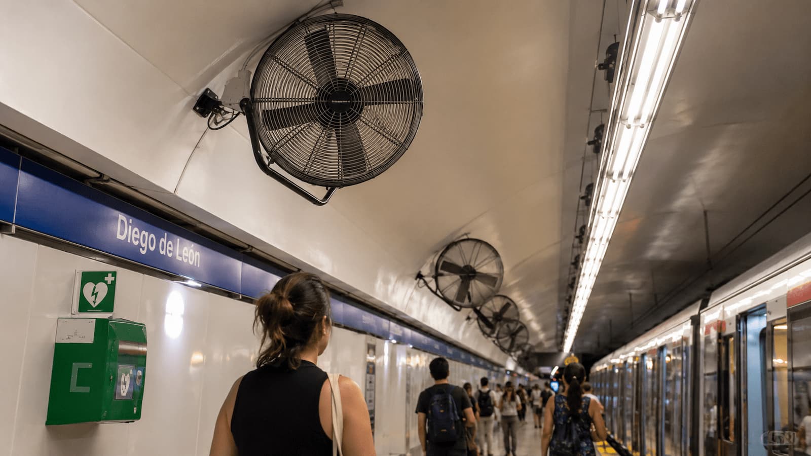 Ventiladores en andenes de Metro para aliviar el calor en la Línea 1