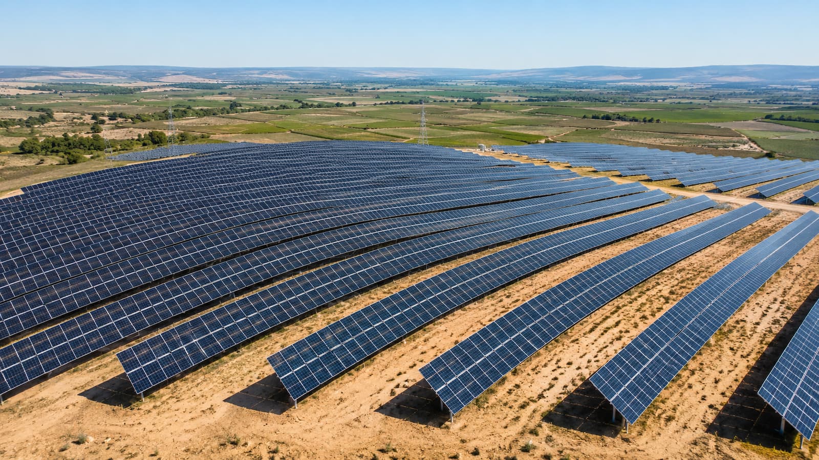 Vista de una planta solar fotovoltaica en Zaragoza similar a las instalaciones activadas por Endesa en Ateca Terrer y Moros.