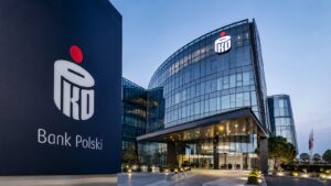 Sede de PKO Bank Polski el banco polaco cotizado en la Bolsa de Varsovia.